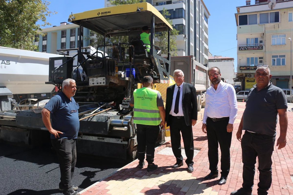 BAŞKAN İKİZER ÖNCÜLÜĞÜNDE SICAK ASFALT SEFERBERLİĞİ DEVAM EDİYOR