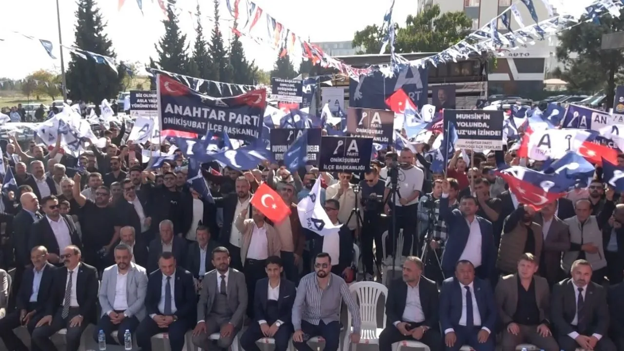 Anahtar Parti Kahramanmaraş’ta Binlerce Yeni Üyeye Rozet Taktı