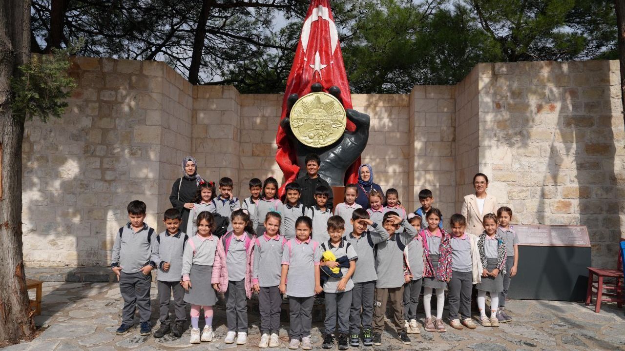 Büyükşehir, Edebiyat Şehri’nde Çocukların Dünyasını Kitaplarla Renklendiriyor