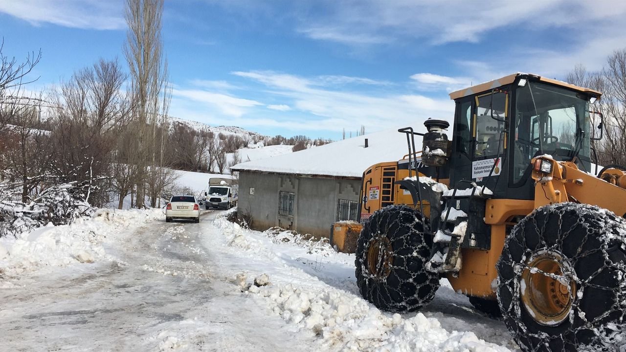 Büyükşehir, Kırsalda Karla Mücadelesini Kesintisiz Sürdürüyor