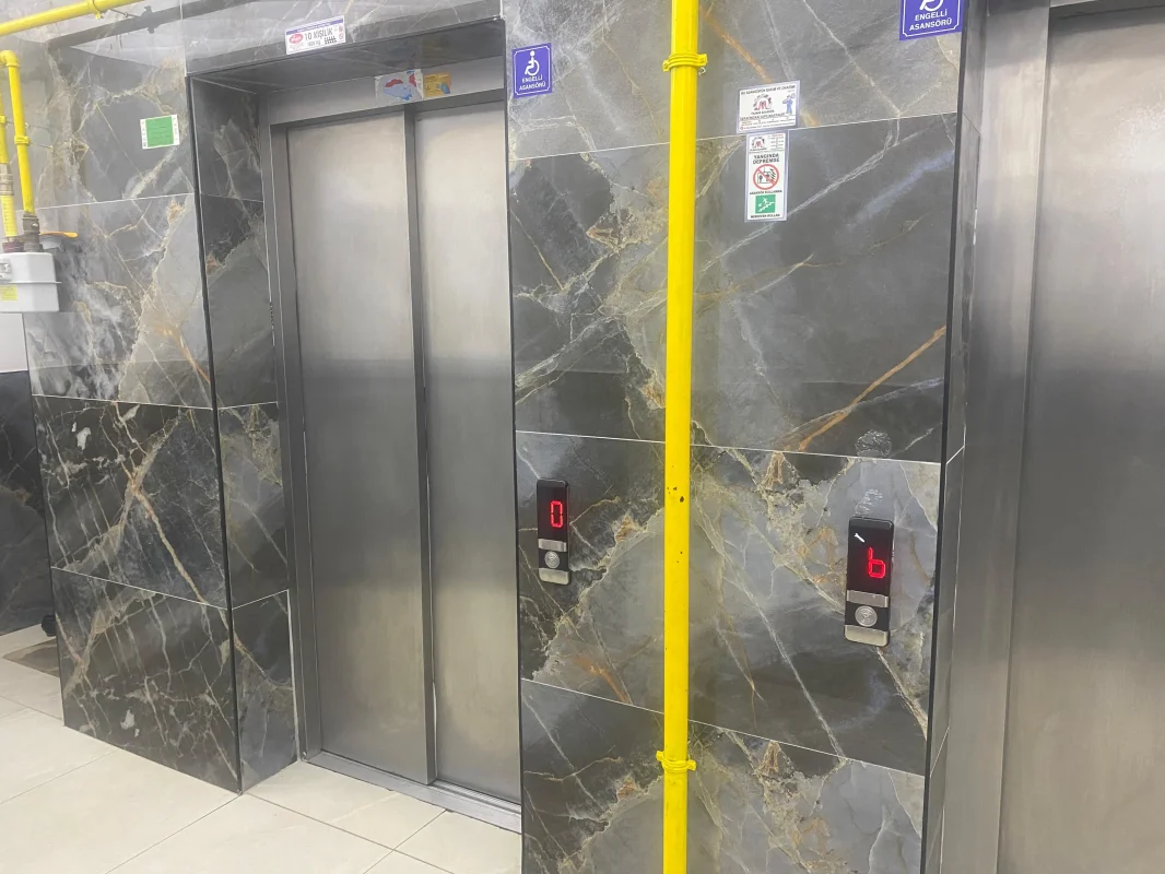 Kahramanmaraş’ta Asansör Çöktü, Yaralılar Var