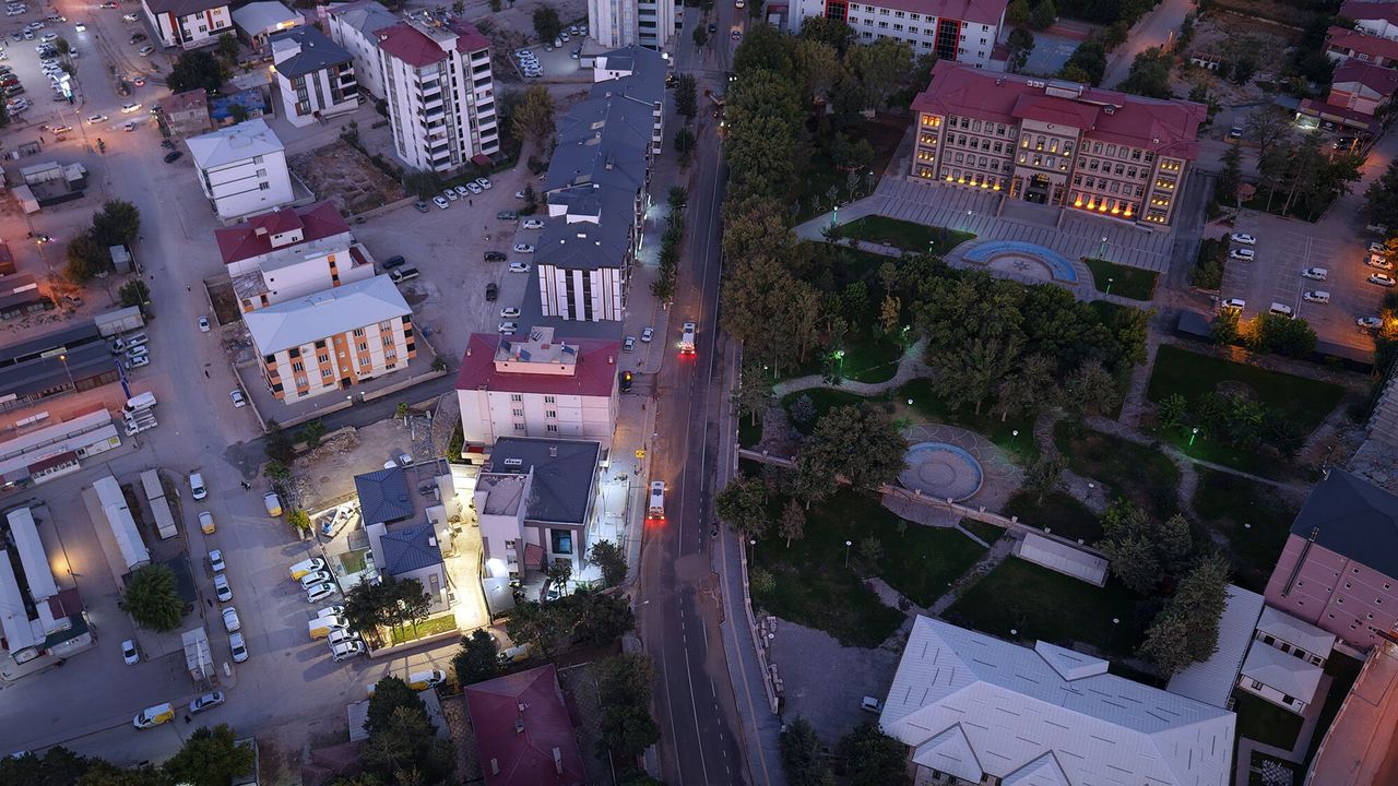 Elbistan Pınarbaşı Caddesi Büyükşehir’in Çalışmalarıyla Tertemiz