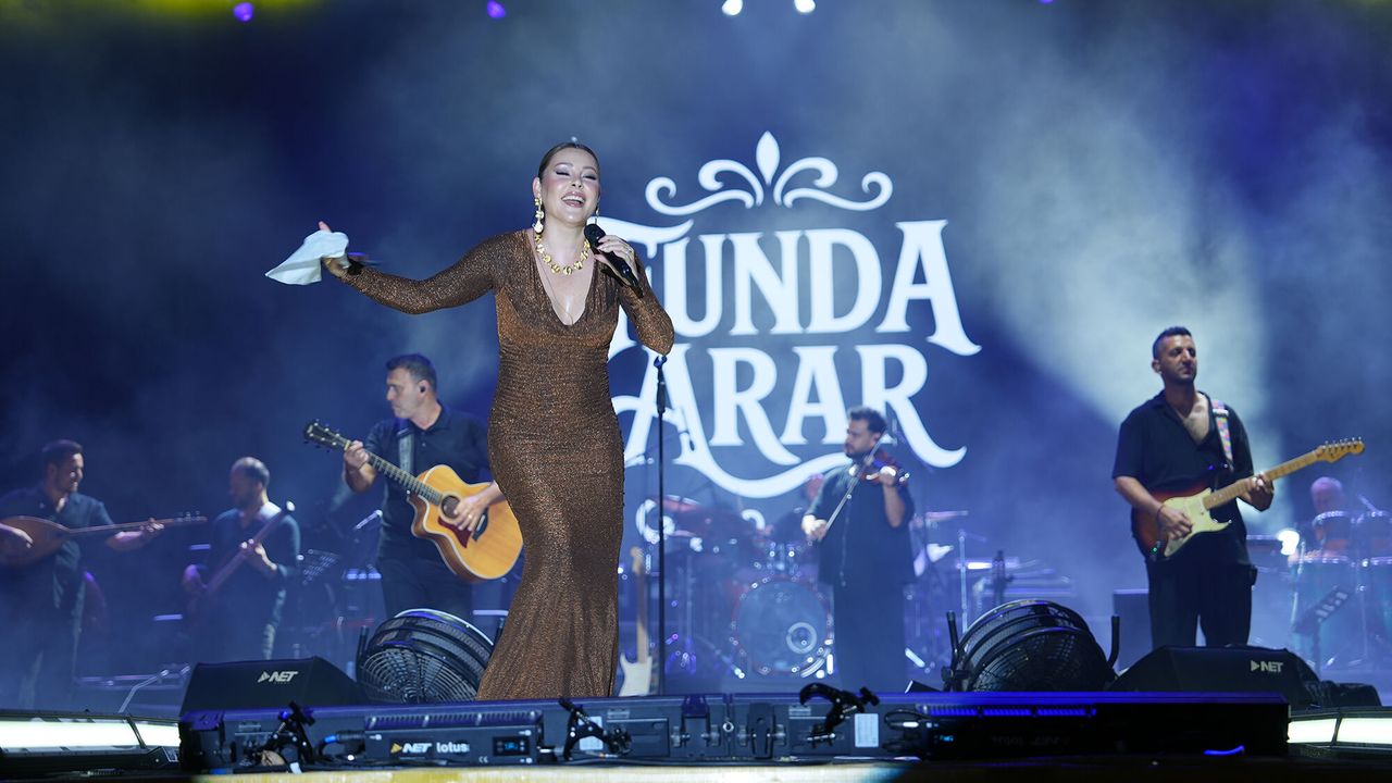 Funda Arar Söyledi, 100 Bin Dinleyici Eşlik Etti