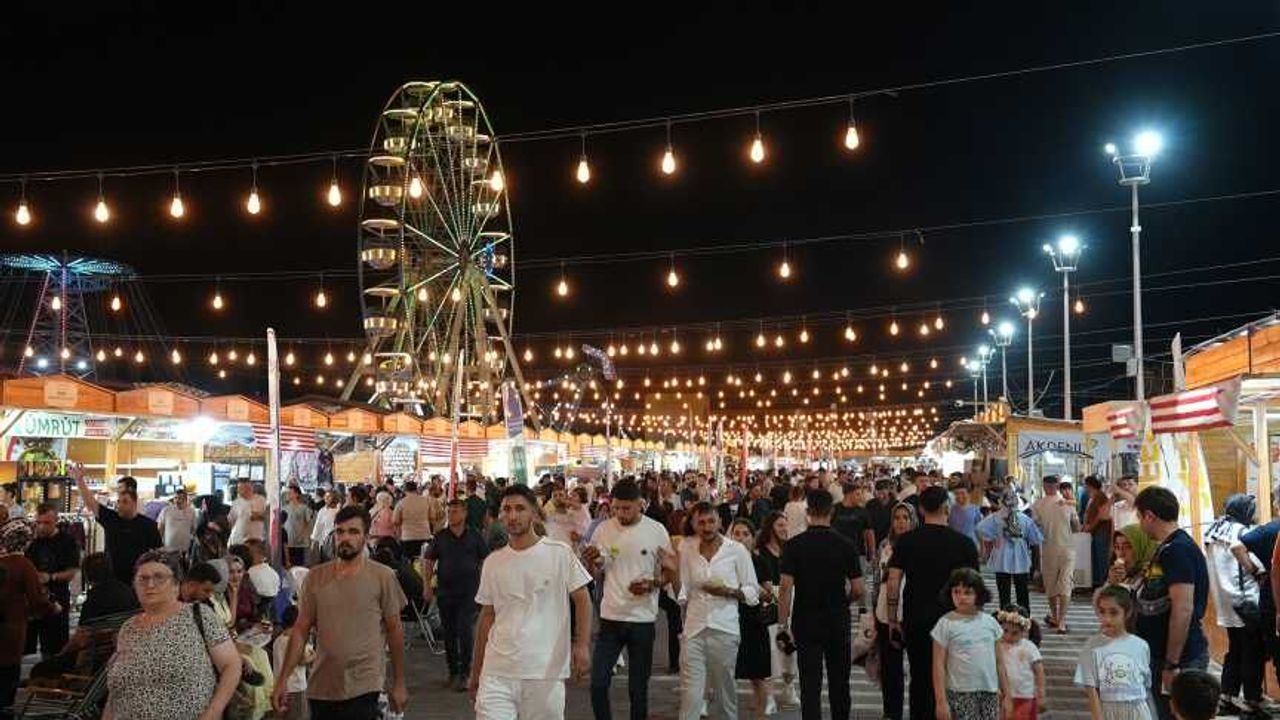Geleneksel Ağustos Fuarı Esnafın Yüzünü Güldürdü