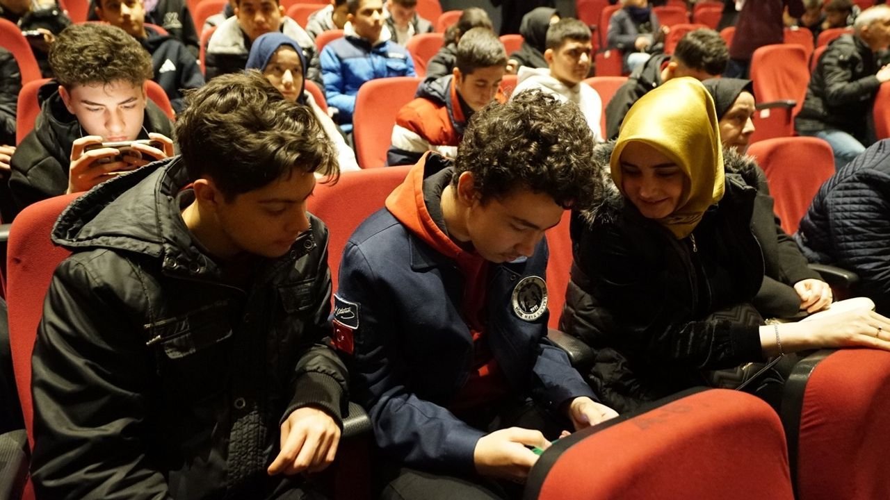 Gençler Kurtuluşu Oynadı, Büyükşehir’den Kültür Gezisi Kazandı