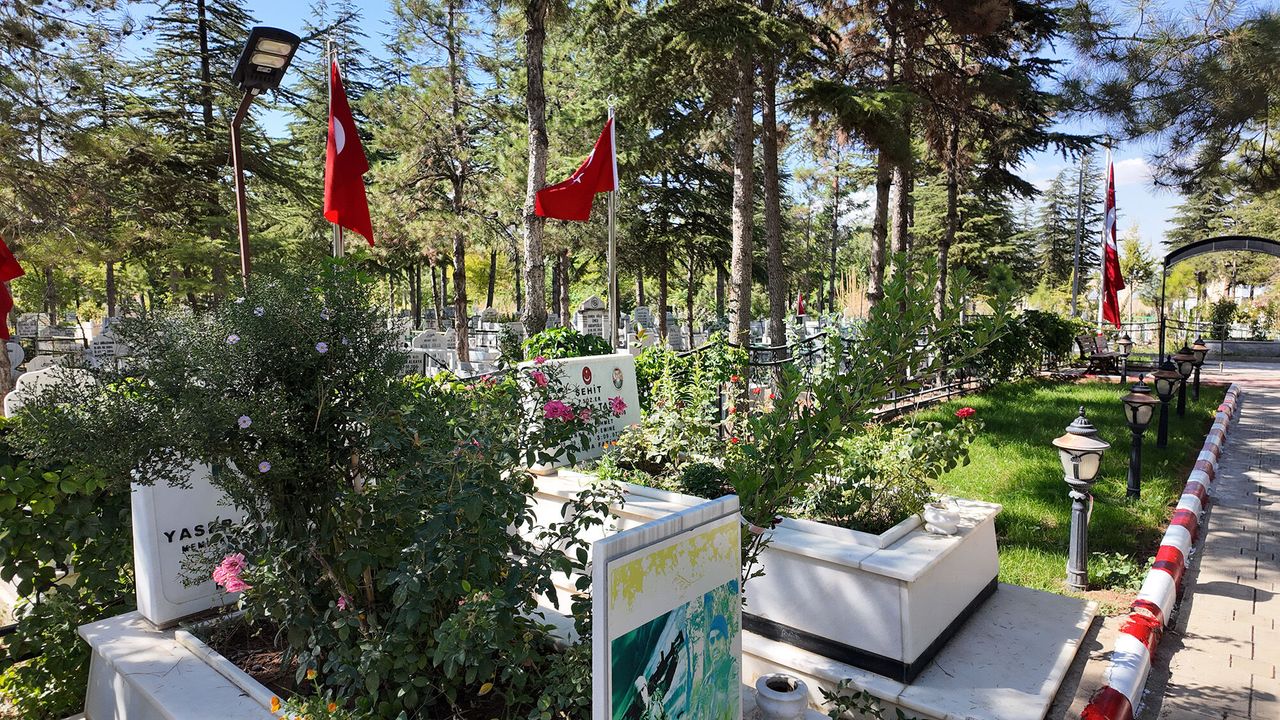 Kahramanmaraş Elbistan’da iki mezarlık baştan sona elden geçiriliyor