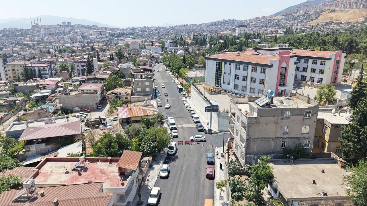 Kahramanmaraş'ta Ulaşımda Büyük Dönüşüm: Gazneliler Caddesi'nde Son Kat Asfalt Başladı!