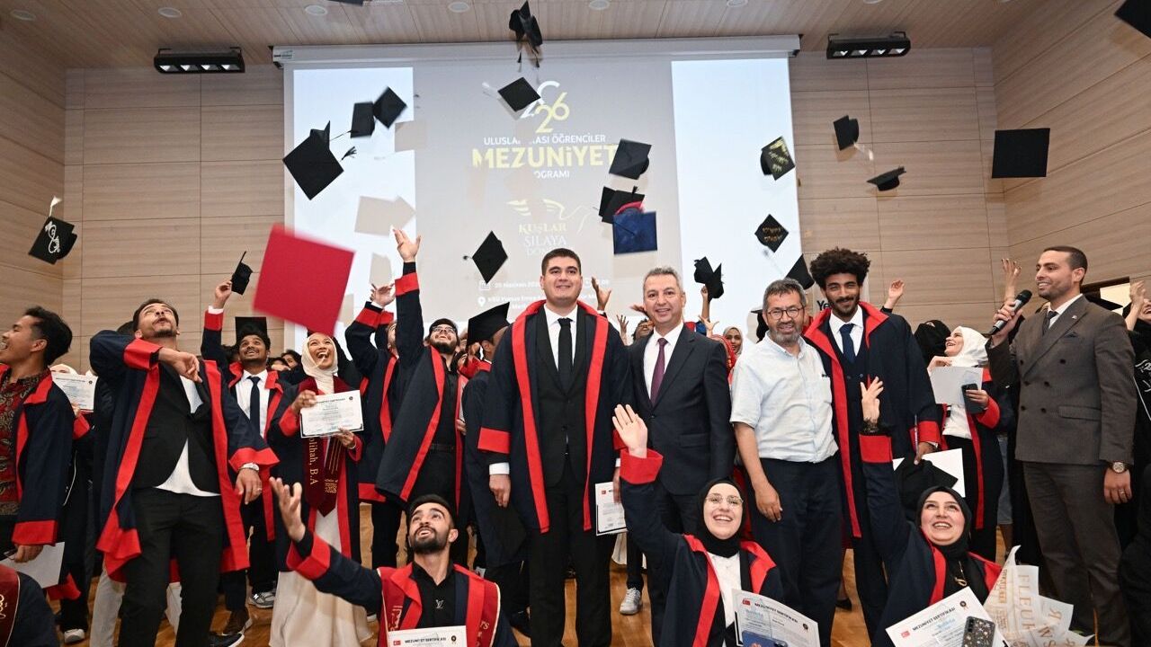 Kahramanmaraş’ta uluslararası mezuniyet coşkusu kıtaları buluşturdu
