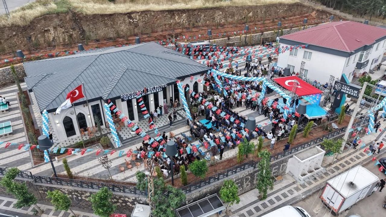 Kale Gençlik Merkezi, düzenlenen törenin ardından hizmete açıldı